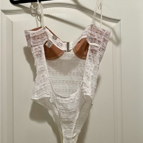 Bodysuit by for Love and Lemons slices - Picture 2 of 3